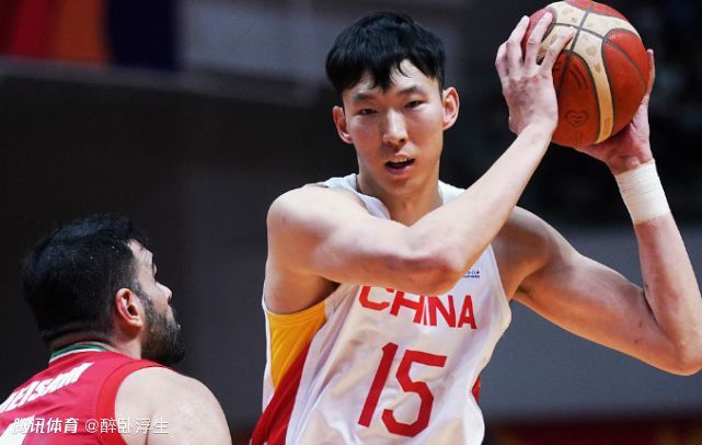 ”影片自始至终洋溢着爱国主义情感，这种情感不仅内化为中国钢铁工人的精神标识，也深深激荡在每一位华夏儿女的血脉之中